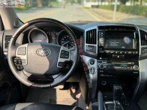 Xe Toyota Land Cruiser 5.7 V8 2015